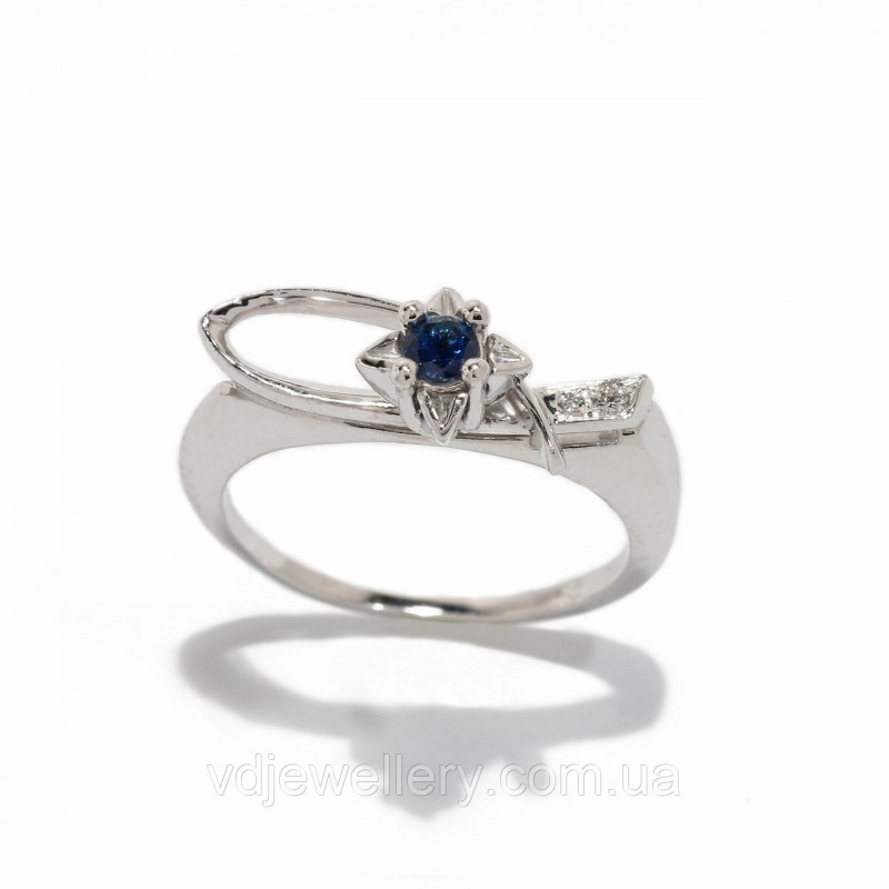 Золотое кольцо с сапфиром и бриллиантами 2231513