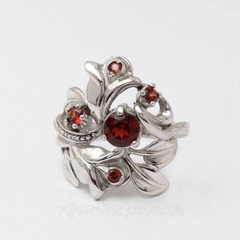 Серебряное кольцо с гранатом 212КЮ