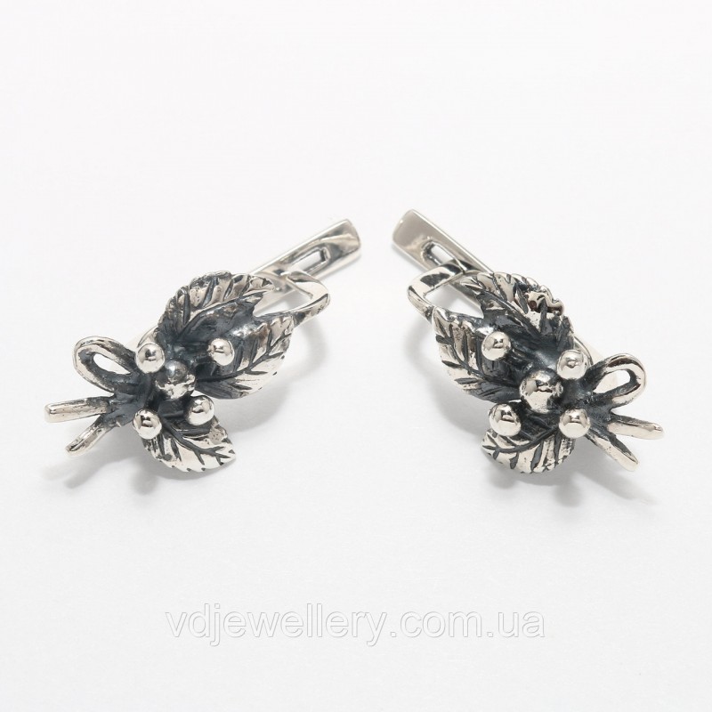 Серебряные серьги 154КН