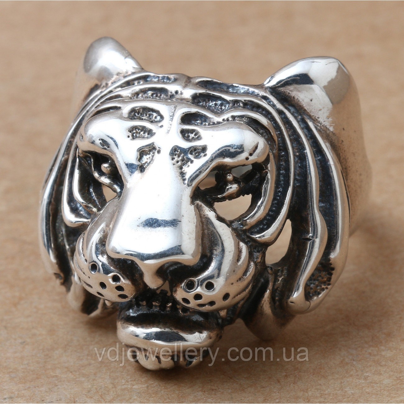 Мужское серебряное кольцо "Тигр" 2100234