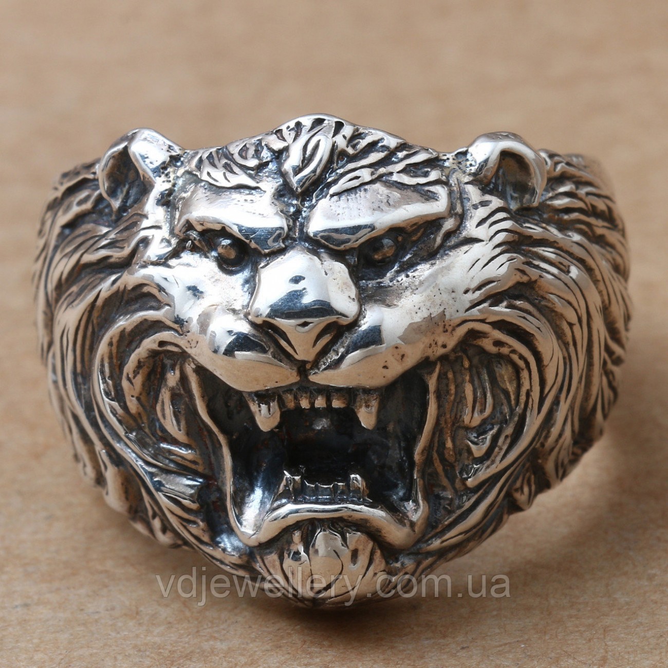 Мужское серебряное кольцо "Лев" 2100012